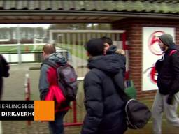 Asielzoekers Overloon voetballen tegen Volharding uit Vierlingsbeek