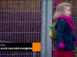 Kinderen van door brand verwoeste scholen weer naar school