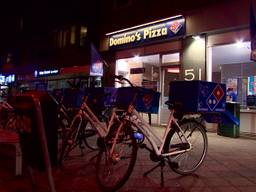 Beveiliging voor de deur bij Domino's Pizza aan het Graaf Hendrik III Plein in Breda