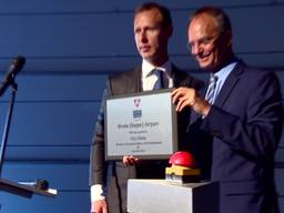 Minister Kamp opent bedrijfsverzamelgebouw in Breda