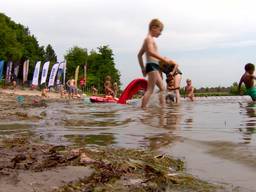 Zwemplas De Kuil in Prinsenbeek kan open blijven: dorpsraad neemt beheer over
