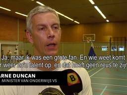 Amerikaanse minister traint basketballers in Bergen op Zoom