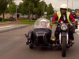 Bejaarden maken ritje op de motor in Den Bosch