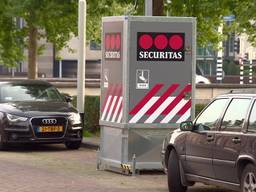 Camera's bewaken het huis van staatssecretaris Klaas Dijkhoff in Breda