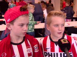 Kinderen komen onverwacht uit de hoek tijdens kinderpersconferentie PSV