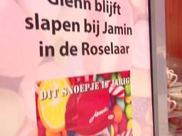 Jongensdroom komt uit: nachtje slapen in een snoepwinkel in Roosendaal