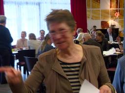 Koning Willem-Alexander brengt verrassingsbezoek aan wijkzusters in Fijnaart