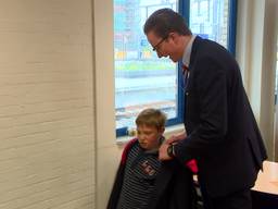 Droom 9-jarige Hidde uit Tilburg gaat in vervulling: voor één dag conducteur!
