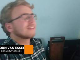 Jorn van Essen uit Tilburg komt zijn examens vloggend door