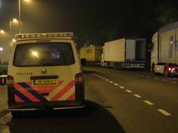 Vrachtwagenchauffeur beroofd van lading merkkleding op parkeerplaats aan A58 bij Rucphen