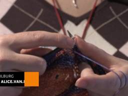 Brabantse crea bea's massaal naar Knit en Knot breibeurs