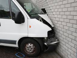 Bus ramt supermarkt in Eindhoven