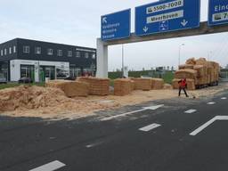 Stro op openbare weg Veldhoven