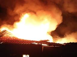 Brandweer heeft problemen met brand Nuland te blussen door watertekort