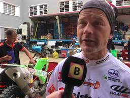 Hoe plassen motorrijders tijdens een Dakar-etappe? Jurgen van den Goorbergh legt het uit