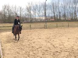 Droom van Donna (12) komt uit: Rijden op Indoor Brabant