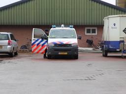 Alweer inval bij mestvervoerbedrijf in Wintelre, volgens politie gaat het om mestfraude (Beeld: SQ Vision)