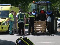 Man zwaargewond na val van tractor in Son en Breugel