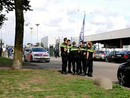Een betrapte inbreker riep in zijn vlucht vanmiddag dat er een bom lag bij  Samsung in Tilburg