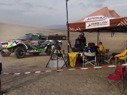 Zo zie de Dakar Rally het allerbest: middenin de duinen