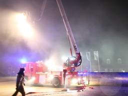 Grote uitslaande brand bij garage in Reusel