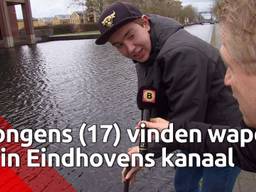 Damean en Tim (17) vonden zondag een pistool tijdens magneetvissen in Eindhoven