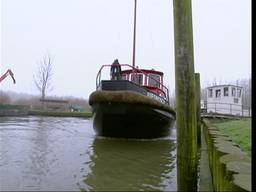 Na 125 jaar geen varende postbode meer in de Biesbosch, PostNL stopt met postboot