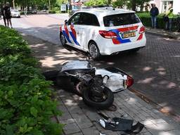 Scooterrijder zwaargewond naar ziekenhuis na botsing met auto