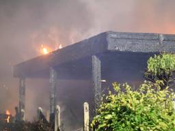 Uitslaande brand verwoest carport in Mariahout