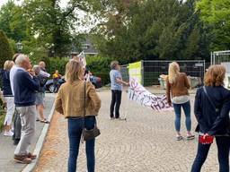 Bewoners Vught demonstreren bij gemeentehuis tegen ombouw N65