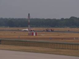 Vliegtuig van kustwacht krijgt klapband tijdens landing op vliegbasis Eindhoven
