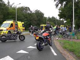 Fietser en motorrijder zwaargewond na aanrijding in Dorst, slachtoffers met spoed naar ziekenhuis