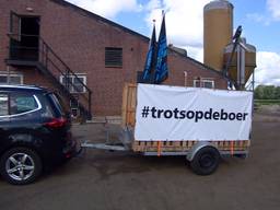 Boeren vertrekken vanuit Wanroij naar het RIVM in Bilthoven voor hun protestactie.