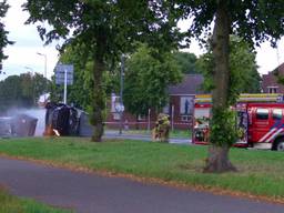 Een bestelbus heeft dinsdagavond in Den Bosch een gasleiding geramd.