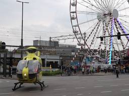Traumahelikopter landt vlakbij reuzenrad in centrum van Tilburg