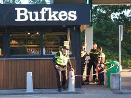 Medewerksters van tankstation in Eindhoven overvallen, dader bedreigde hen met mes