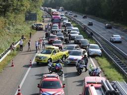 Ongeluk op A4 bij Hoogerheide met meerdere auto's en motor