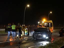 Vrouw overleden na ongeval op de N261 bij Waalwijk: meerdere auto's gebotst