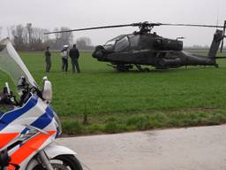 Apache van vliegbasis Gilze-Rijen maakt voorzorgslanding in Almkerk