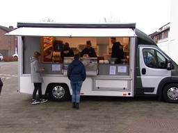 Daisy heeft haar gestolen frietkar terug en bakt daar nu oliebollen in 