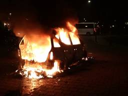 Weer auto in brand gestoken in Veen