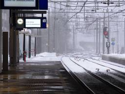 Verlaten NS-stations door stilleggen treinverkeer