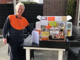 Pakketbezorger Willie overladen met cadeaus en bloemen: 'wist niet wat mij overkwam'