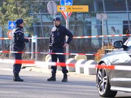 Taxichauffeur neergestoken op taxistandplaats naast vertrekhal Eindhoven Airport