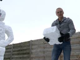 Kylian en Debby bouwden een LEGO-sneeuwpop in de achtertuin: ‘Ik ben helemaal gek, denk je soms’