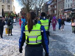 Politie stuurt honderden carnavalsvierders weg op Grote Markt in Breda