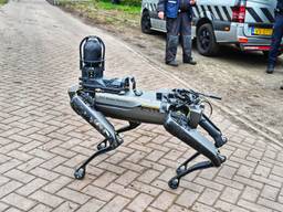 Deze robothond helpt de politie bij onderzoek naar het drugslab in Wernhout