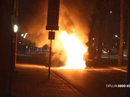 Voor de rellen tijdens de jaarwisseling in de Graafsewijk in Den Bosch is de politie nog op zoek naar zeker twee verdachten.