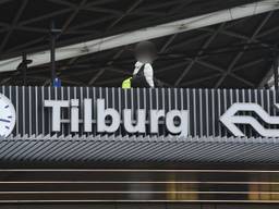 Verwarde man van dak van station in Tilburg gehaald