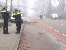 Automobilist botst tegen geparkeerd bestelbusje